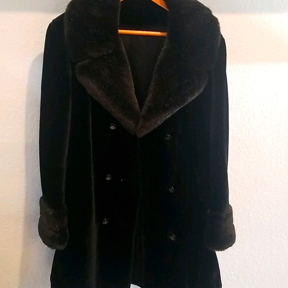 Jackets & Blazers - Vintage Black Borgazia fur coat